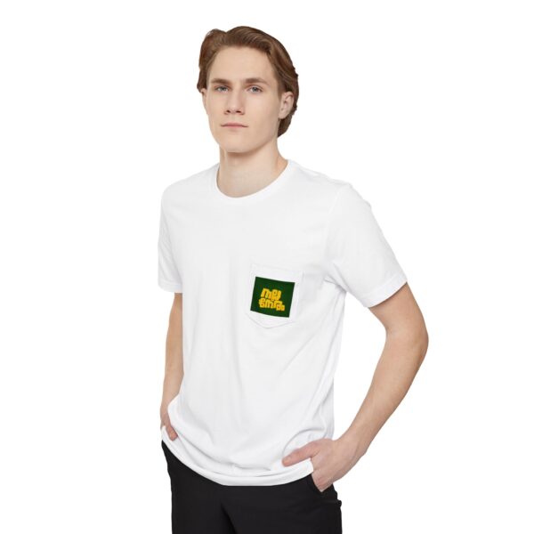 Relaxed Unisex Pocket T-shirt for Everyday Wear
