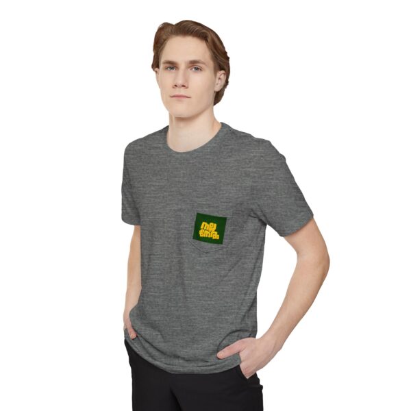 Relaxed Unisex Pocket T-shirt for Everyday Wear - Image 5